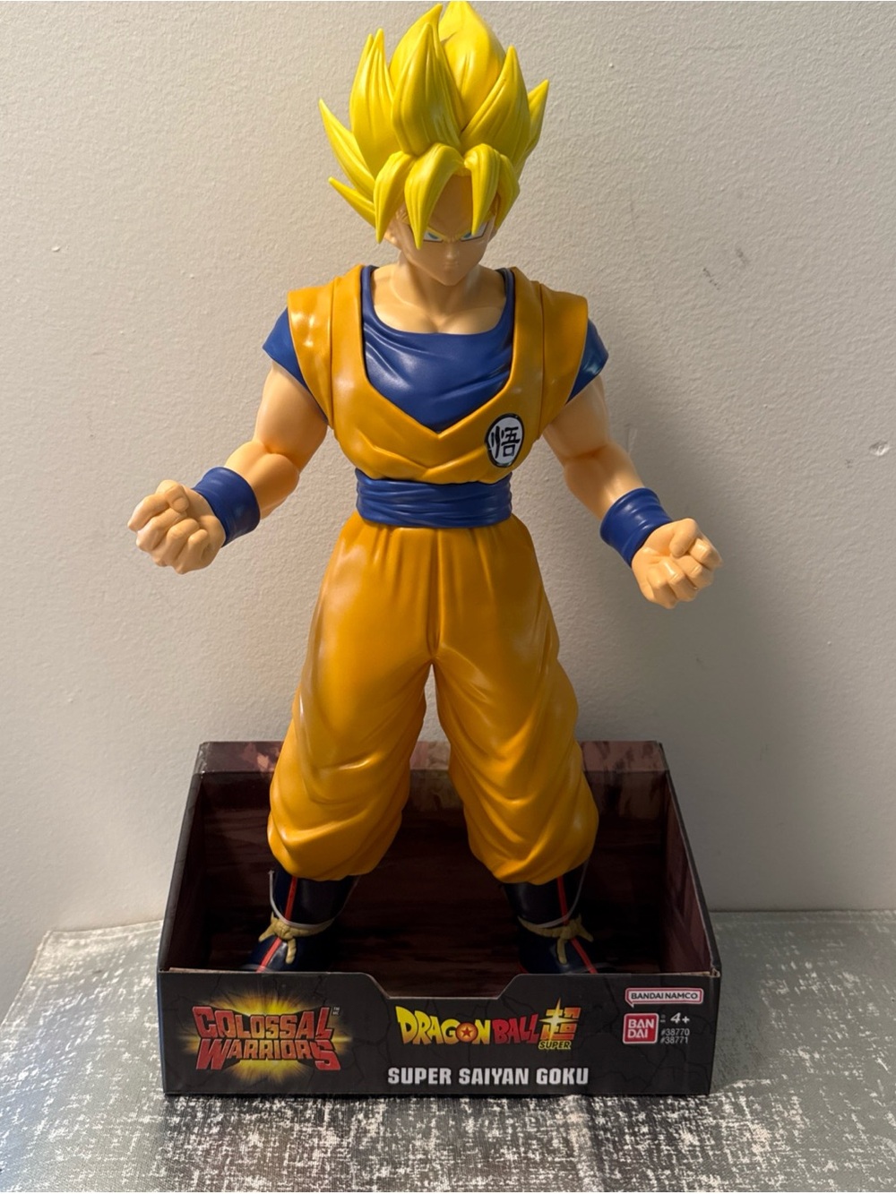 Bandai Dragon Ball Super Colossal Warriors Super Saiyan Goku - Yellow